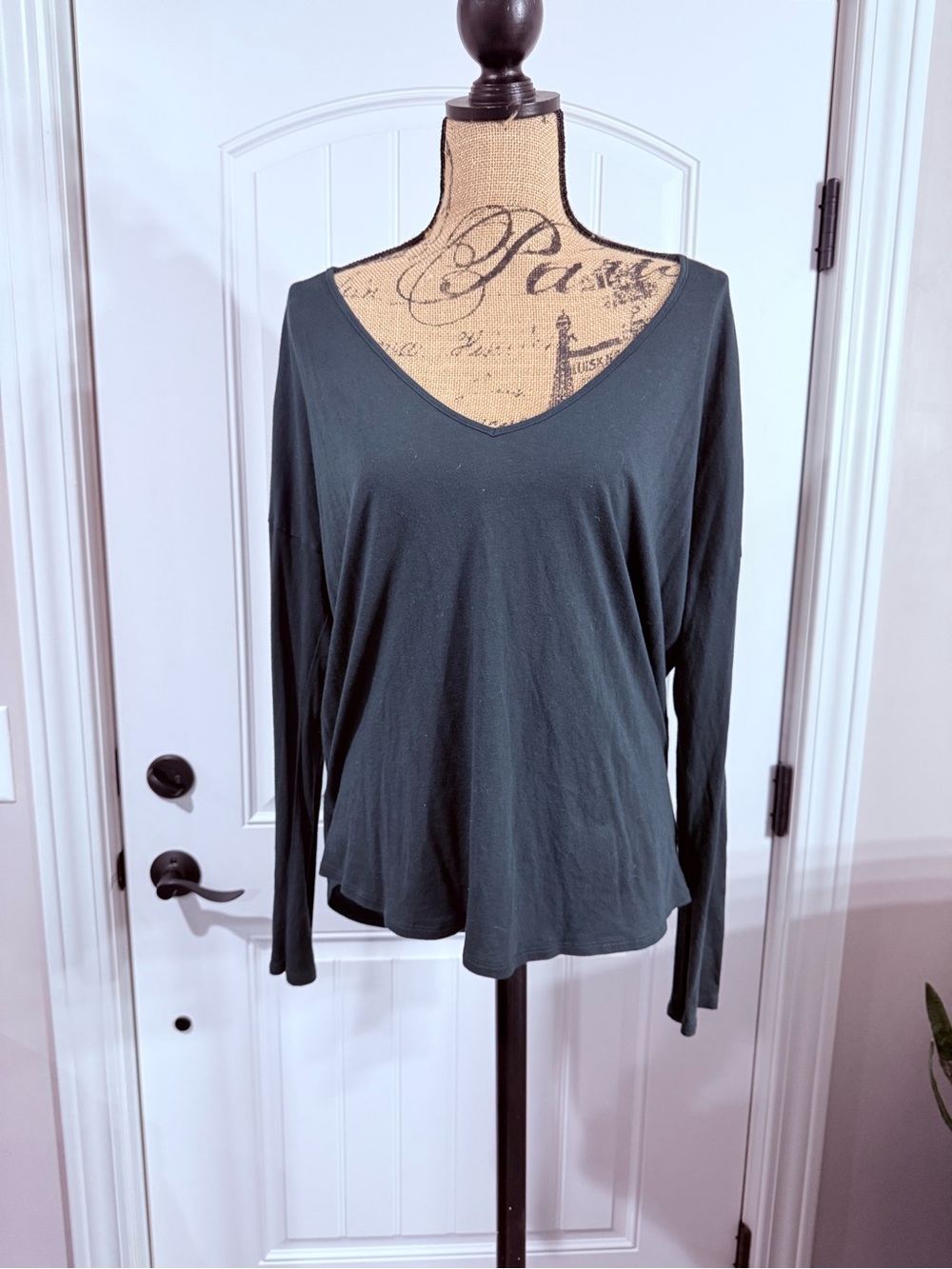 Women's V-Neck Long Sleeve Top